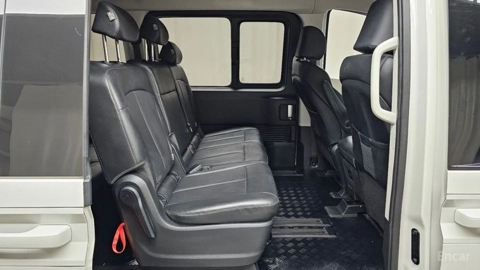 Hyundai Staria