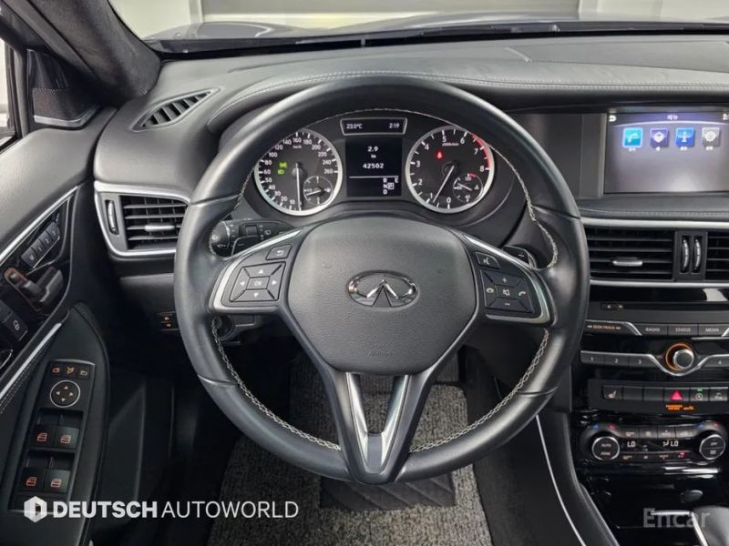 Infiniti QX30