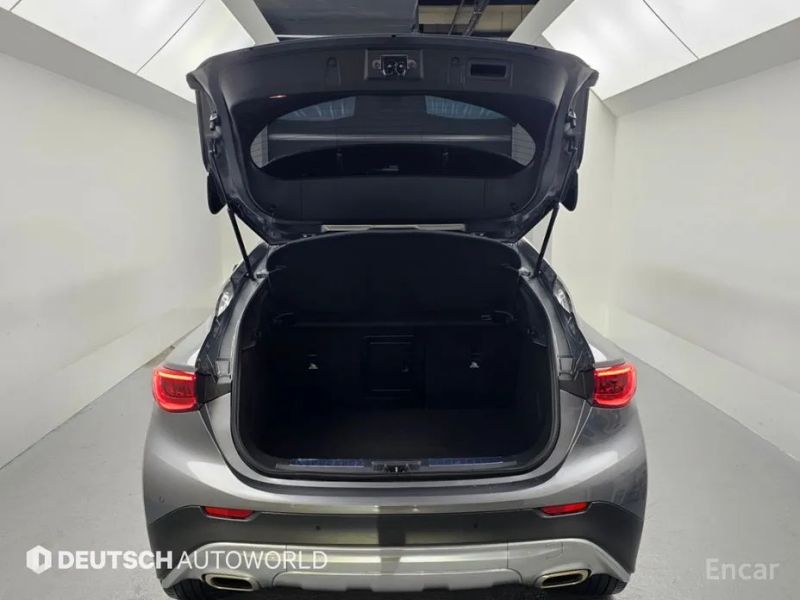 Infiniti QX30