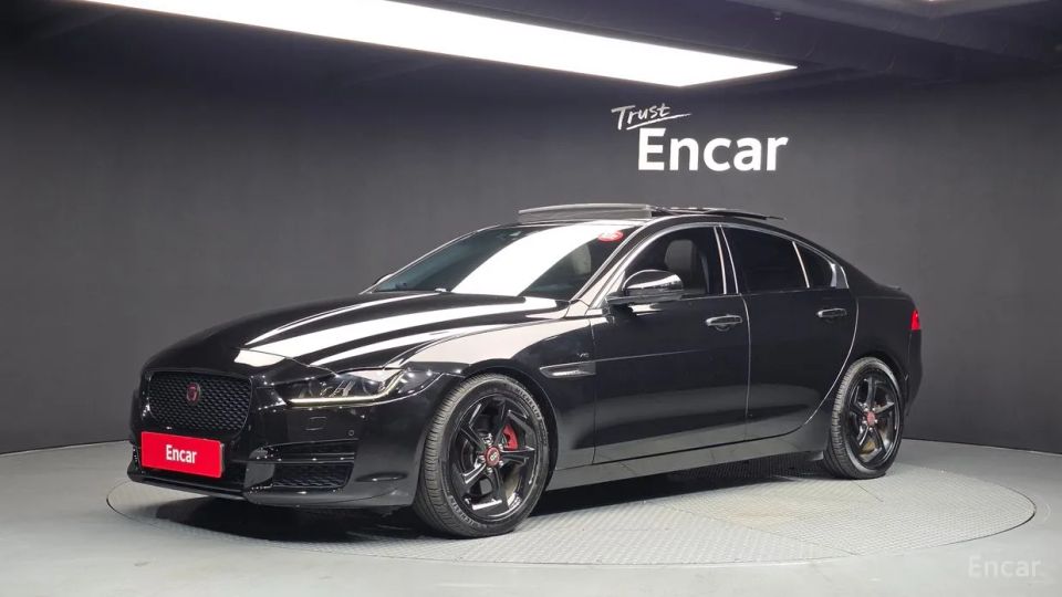 Jaguar XE