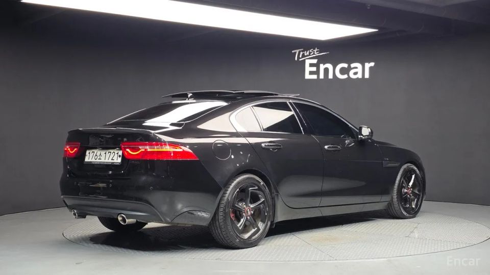 Jaguar XE