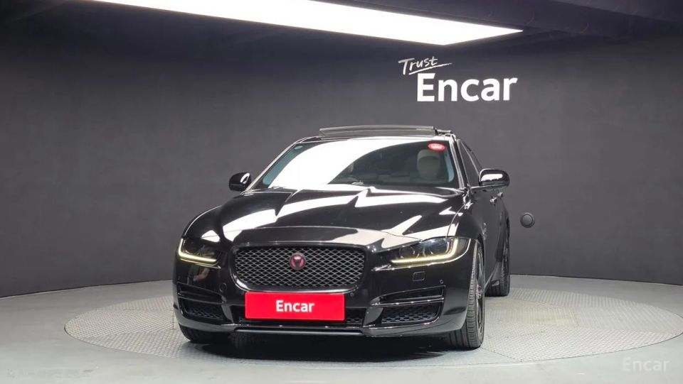 Jaguar XE