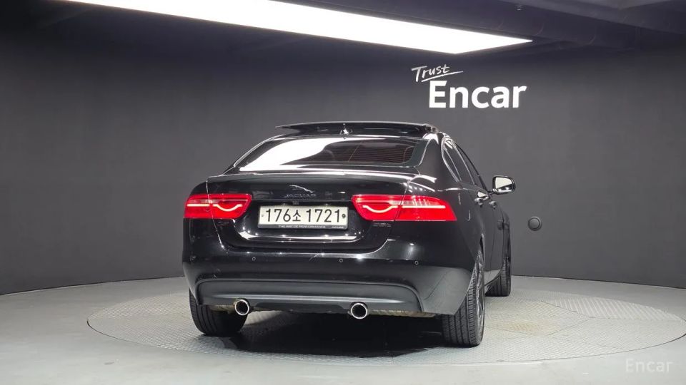 Jaguar XE