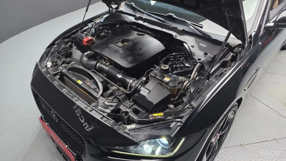 Jaguar XE