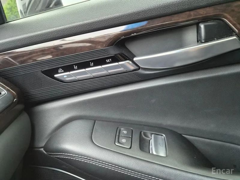 Genesis EQ900