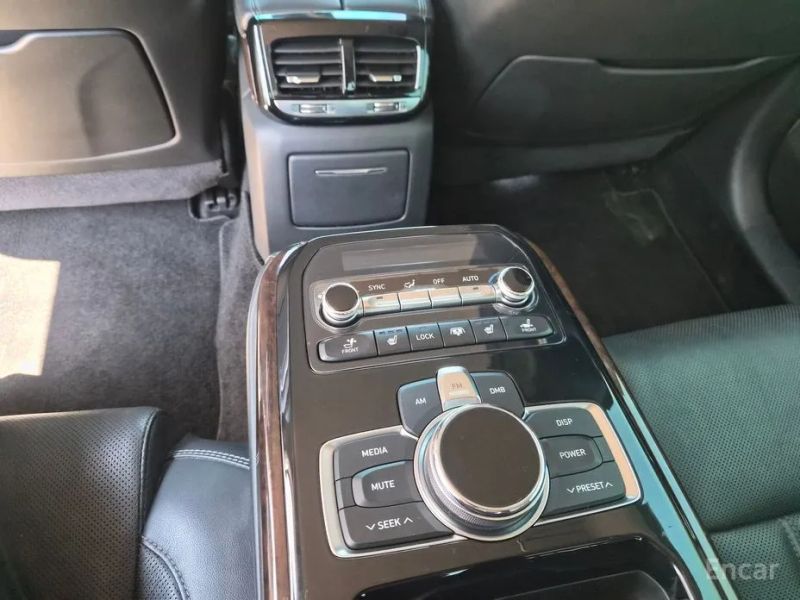 Genesis EQ900
