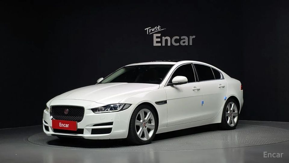 Jaguar XE