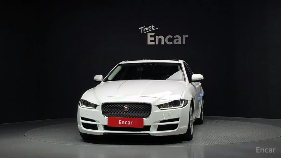 Jaguar XE