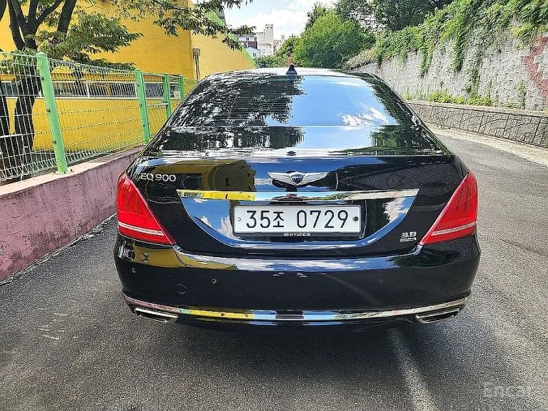 Genesis EQ900