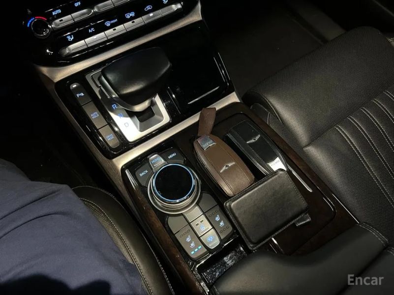 Genesis EQ900