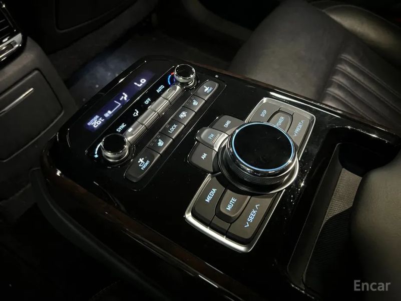 Genesis EQ900