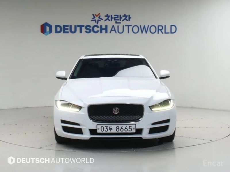 Jaguar XE