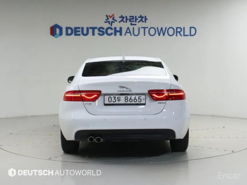 Jaguar XE