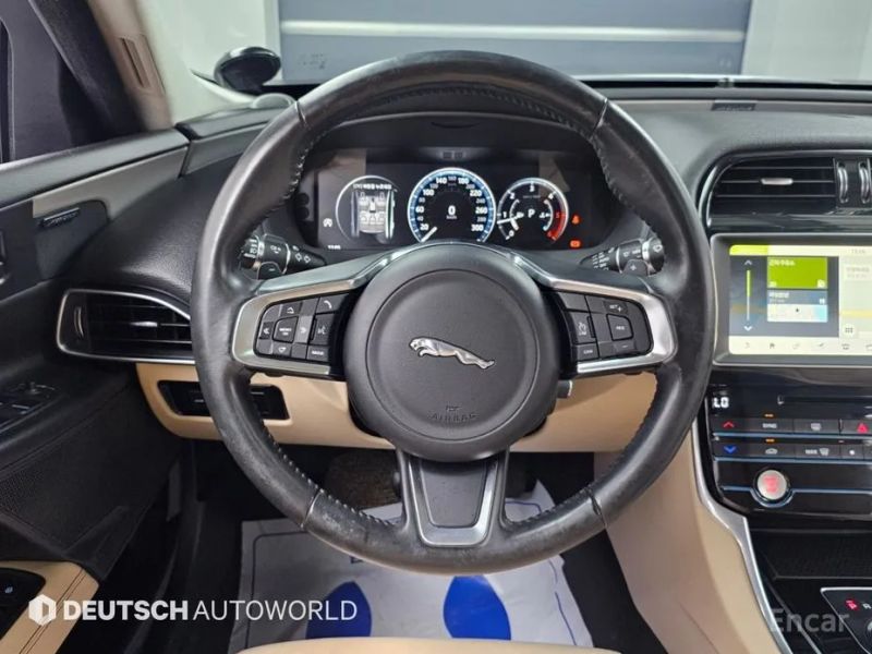 Jaguar XE