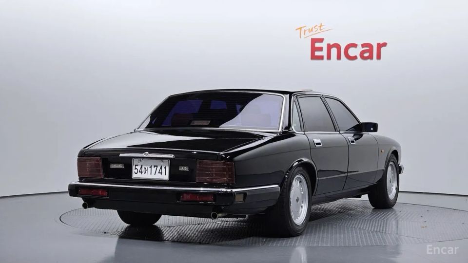 Jaguar XJ-6