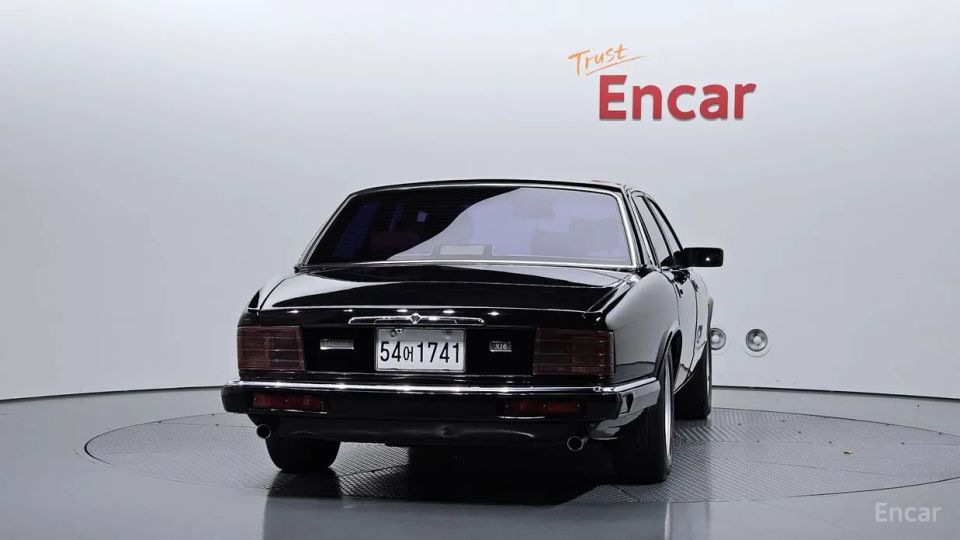 Jaguar XJ-6