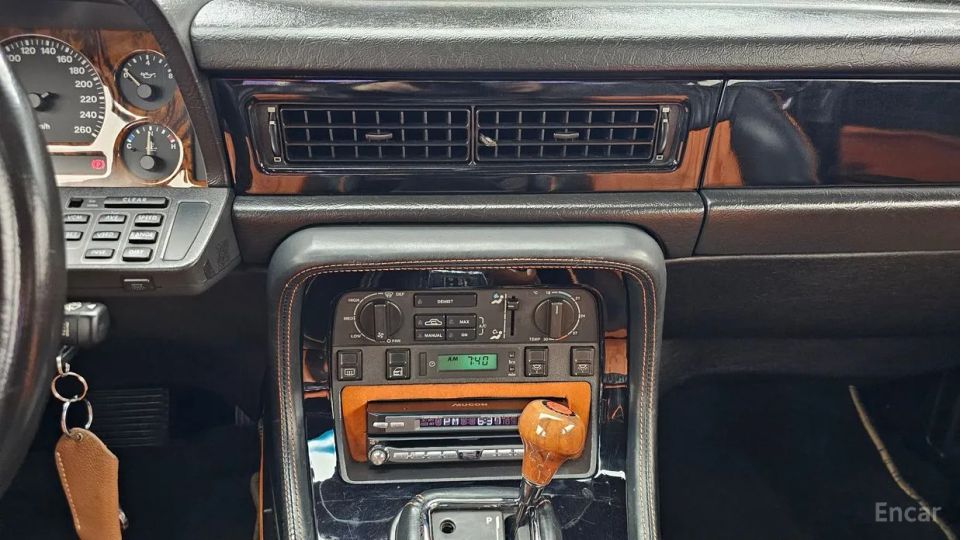 Jaguar XJ-6
