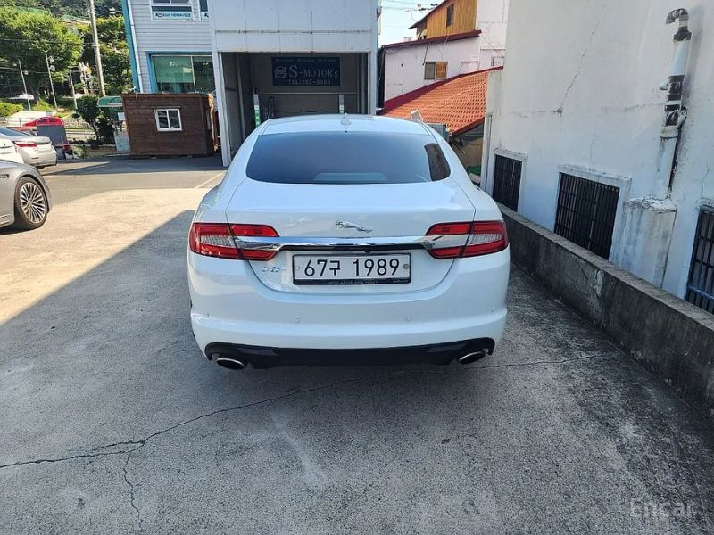 Jaguar xf