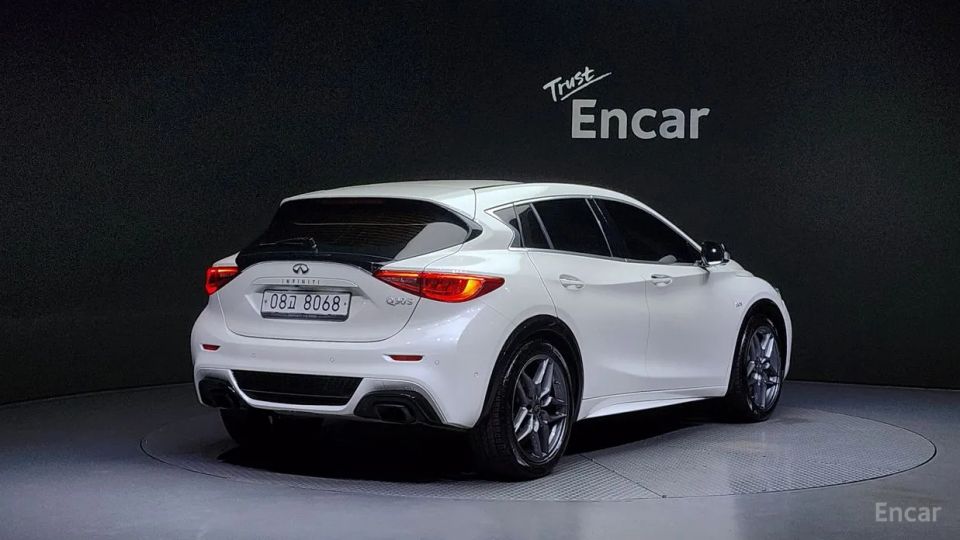 Infiniti Q30