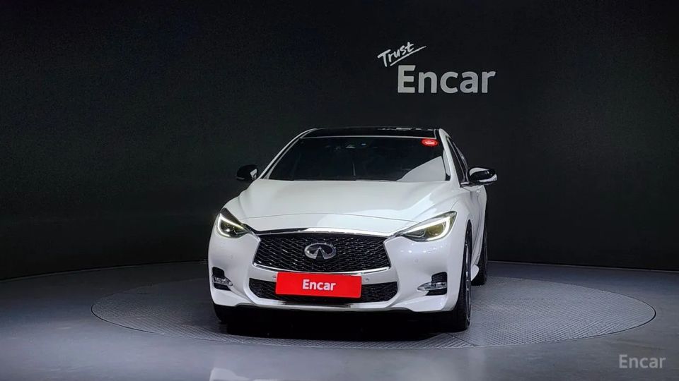Infiniti Q30