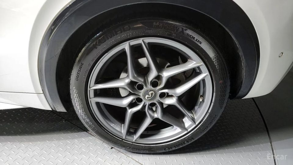 Infiniti Q30