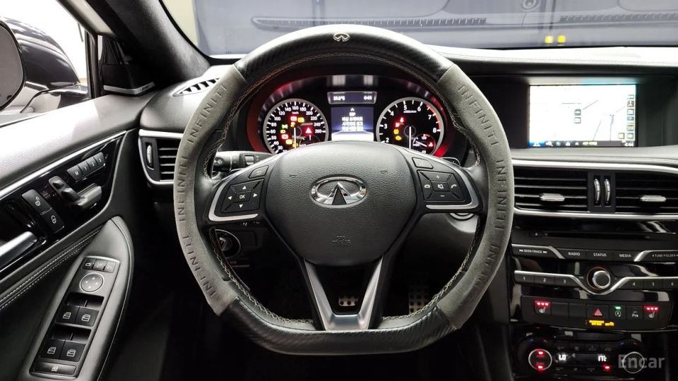 Infiniti Q30