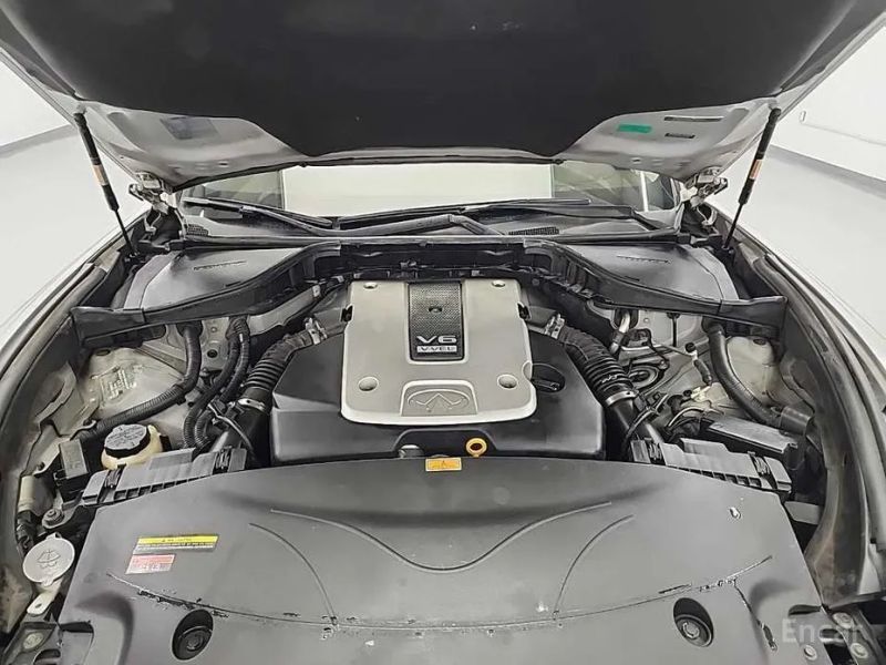 Infiniti M