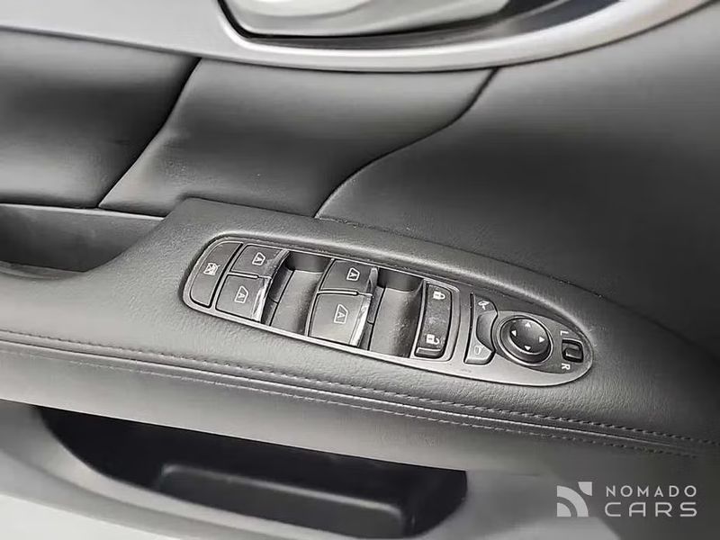 Infiniti M
