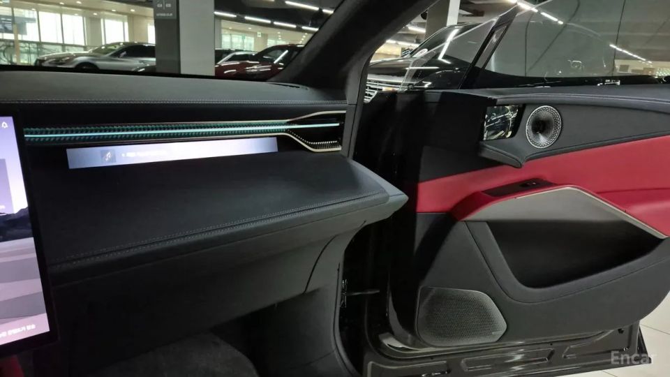 Lotus Eletre
