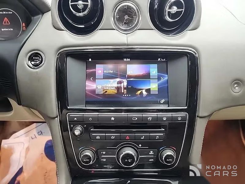 Jaguar XJ