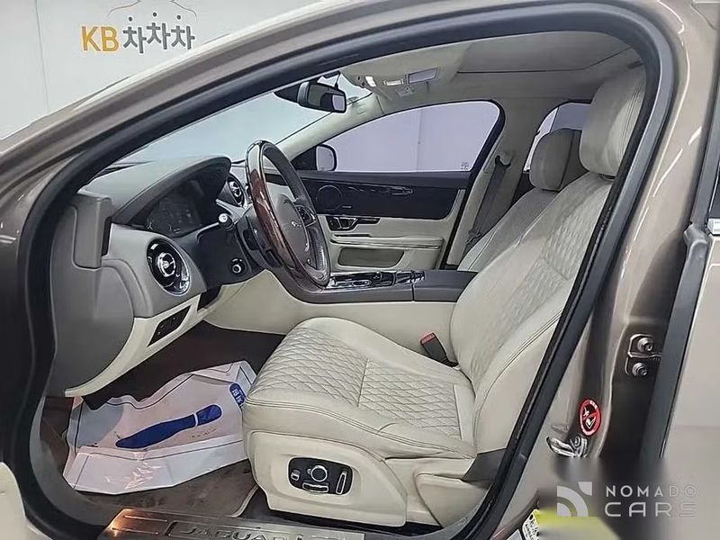 Jaguar XJ