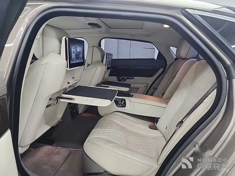 Jaguar XJ