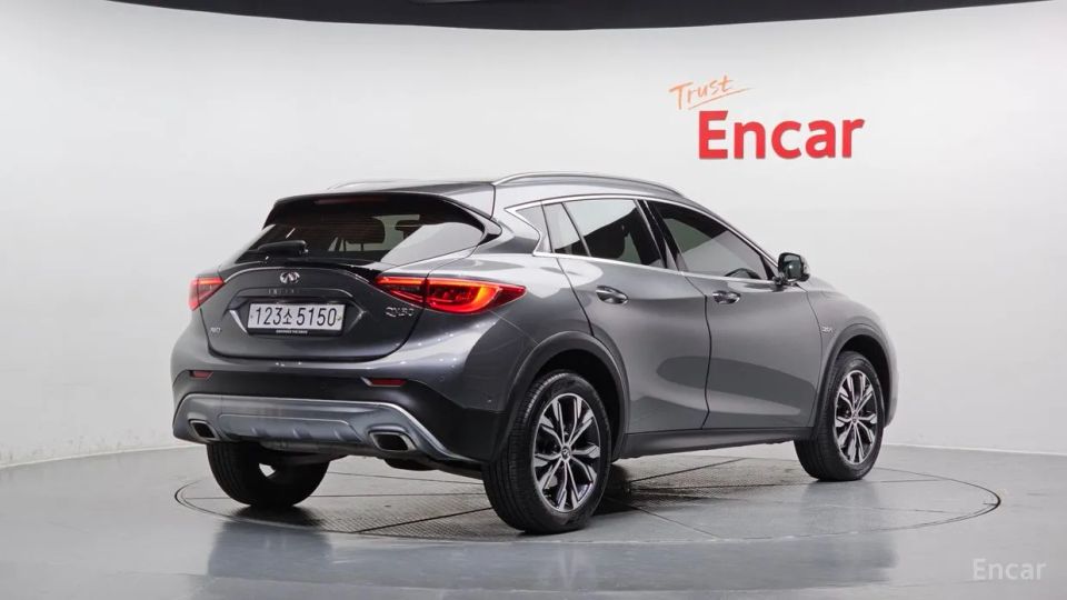 Infiniti QX30