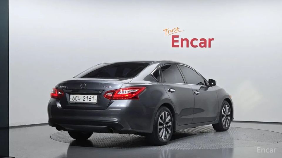 Nissan altima