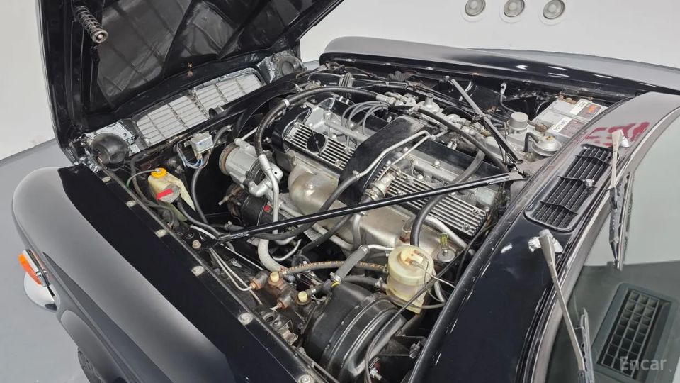 Jaguar XJ-6