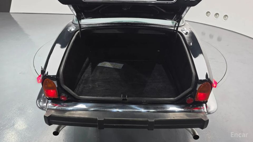 Jaguar XJ-6