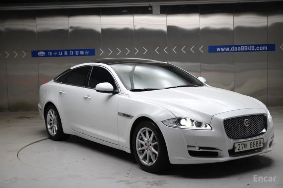 Jaguar XJ