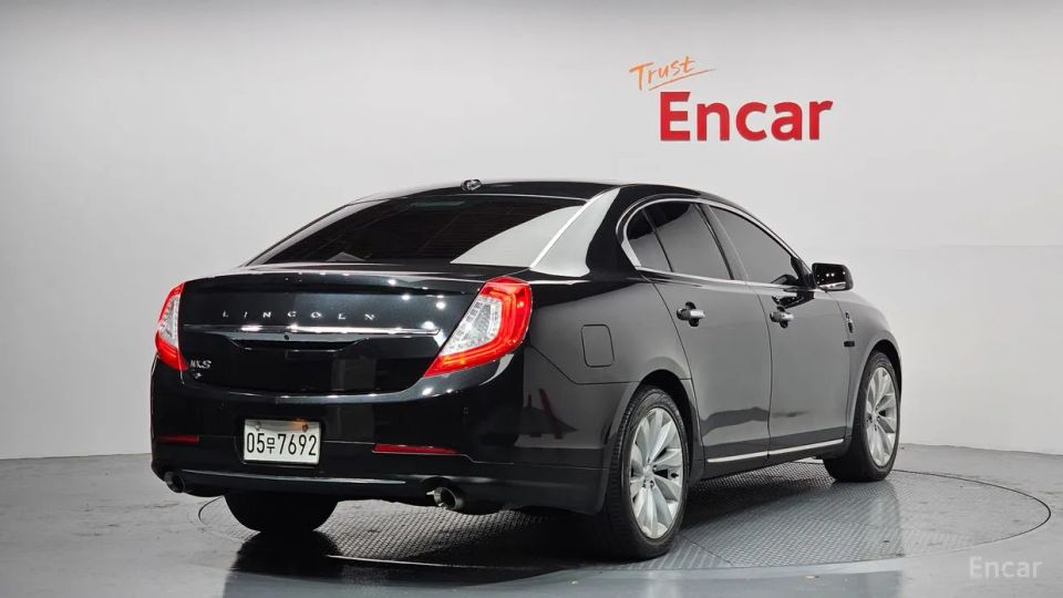Lincoln MKS