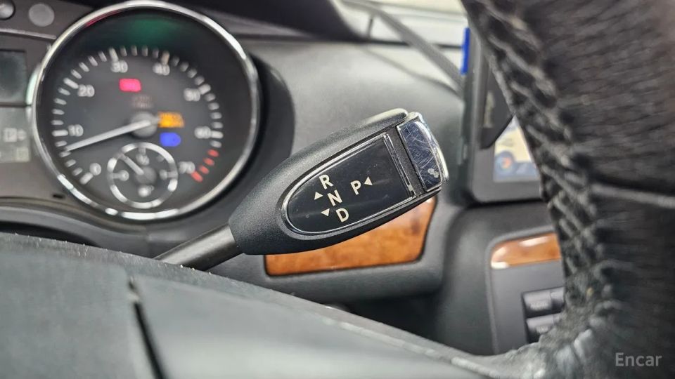 Mercedes-Benz R-Class
