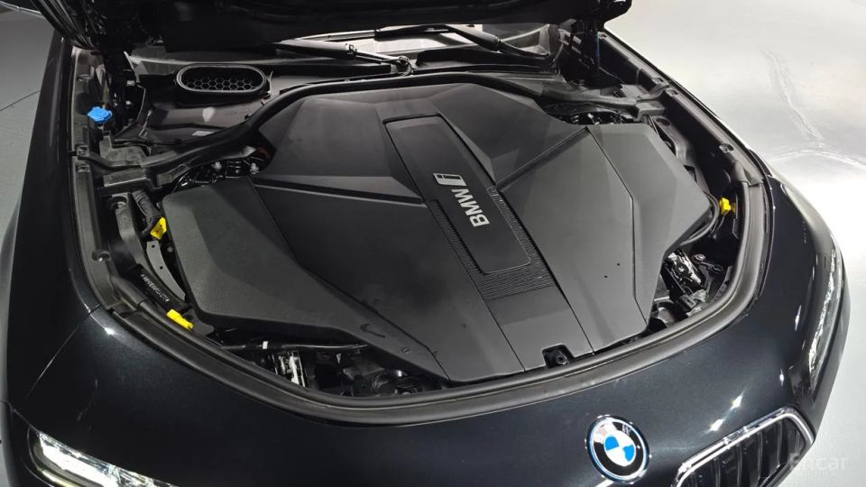 BMW i7