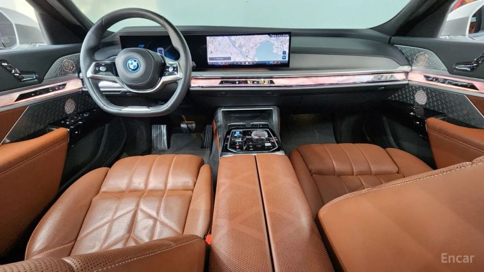 BMW i7