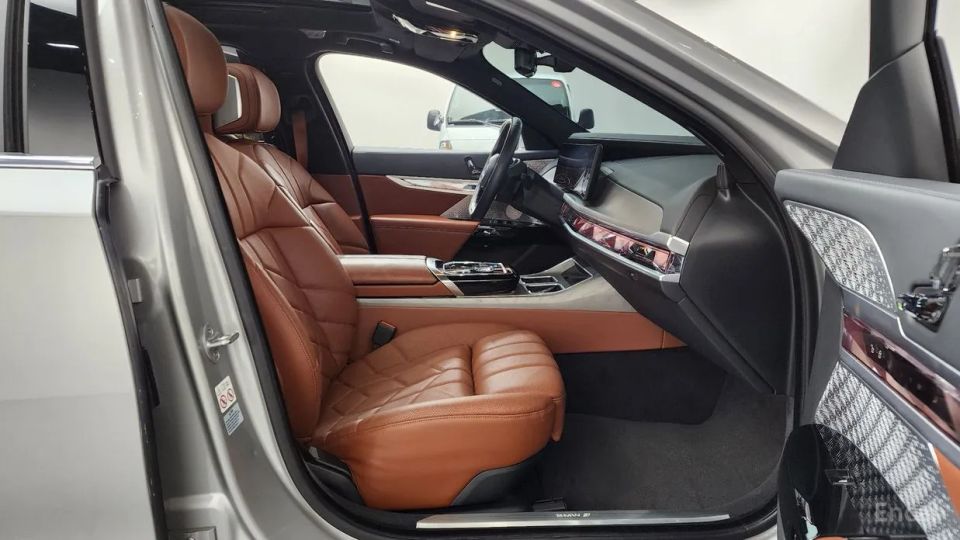 BMW i7