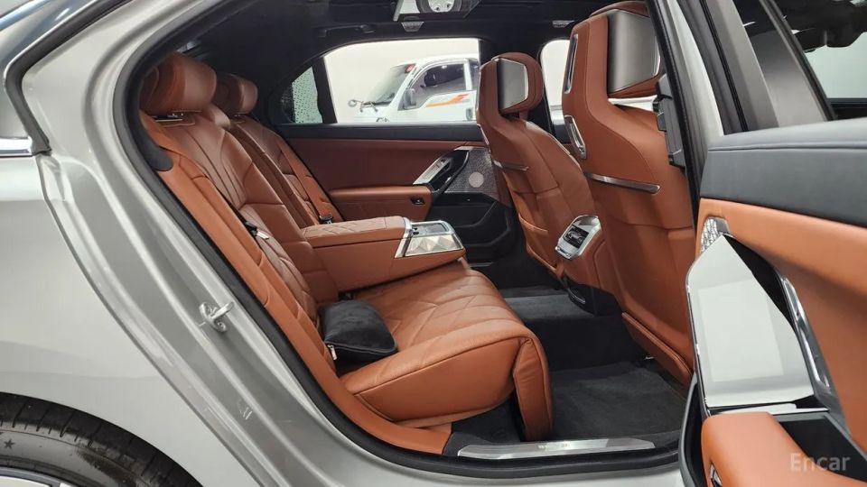BMW i7