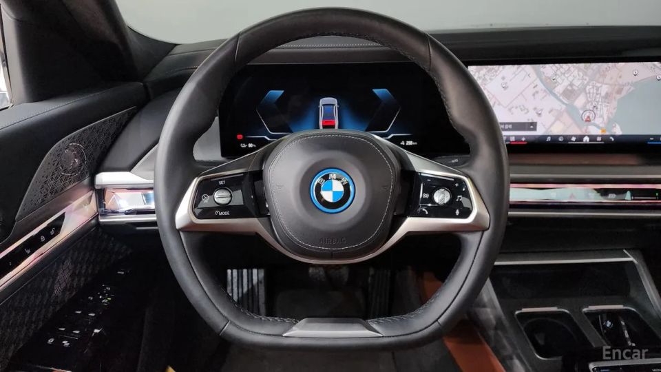 BMW i7