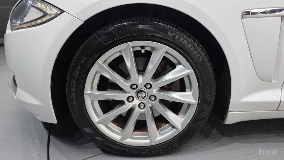 Jaguar xf