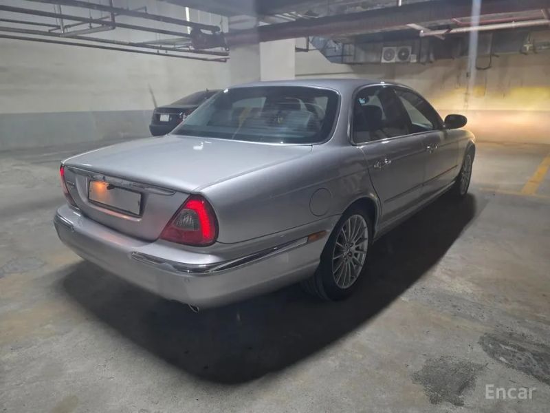 Jaguar XJ-6