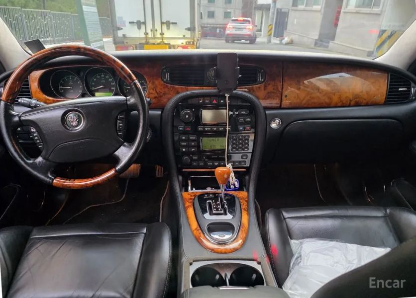 Jaguar XJ-6