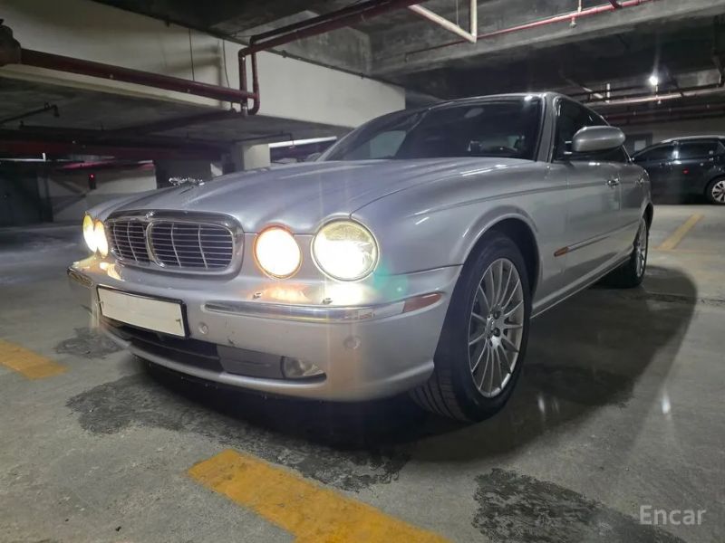 Jaguar XJ-6