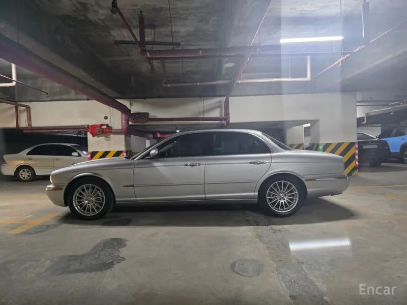 Jaguar XJ-6