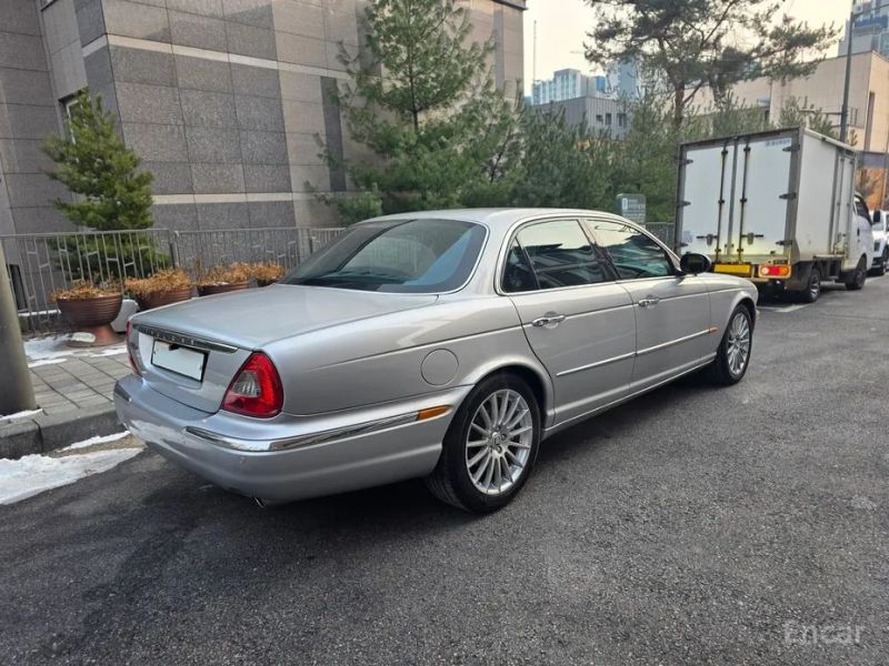 Jaguar XJ-6